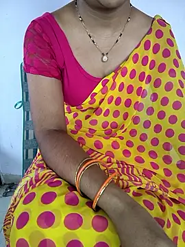 Snapshot of lovelygirl4567 chatting on 06-10-26, 05:41 lovelygirl4567 online show from 06-10-26, 05:41