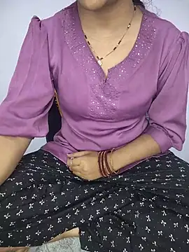 Snapshot of lovelygirl4567 chatting on 07-10-26, 03:23 lovelygirl4567 online show from 07-10-26, 03:23