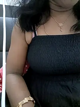 Snapshot of Tamil_Vishalini chatting on 10-12-25, 06:15 Tamil Vishalini online show from 10-12-25, 06:15