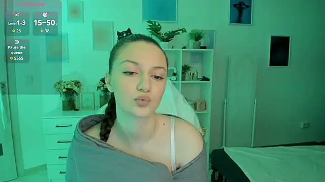 MiaVixxen online show from 09-28-25, 04:08