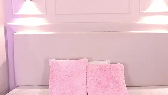 Snapshot of NickyBelmonth chatting on 10-02-25, 07:39 NickyBelmonth online show from 10-02-25, 07:39