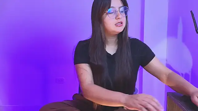 Snapshot of Gretta_Hot chatting on 11-05-25, 04:32 Gretta Hot online show from 11-05-25, 04:32