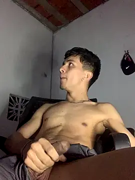 gabrielzinnnn085 online show from 12-16-25, 03:00