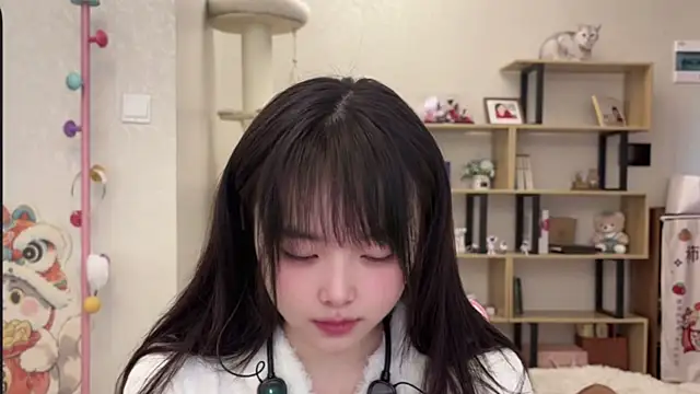 Chenjing0 online show from 12-22-25, 04:23