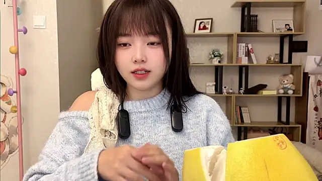 Chenjing0 online show from 10-23-25, 02:54