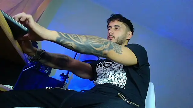 XanderCage99 online show from 11-11-25, 01:06