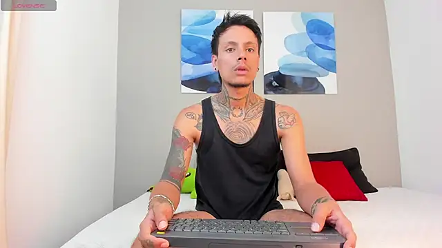 Snapshot of Emilio_Wolf chatting on 01-23-25, 10:43 Emilio Wolf online show from 01-23-25, 10:43