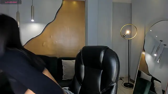 Snapshot of NiaSalvatore chatting on 02-05-26, 03:24 NiaSalvatore online show from 02-05-26, 03:24