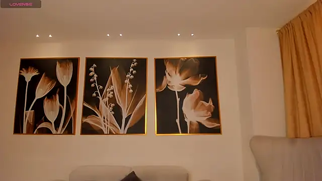 NiaSalvatore online show from 10-22-25, 07:57