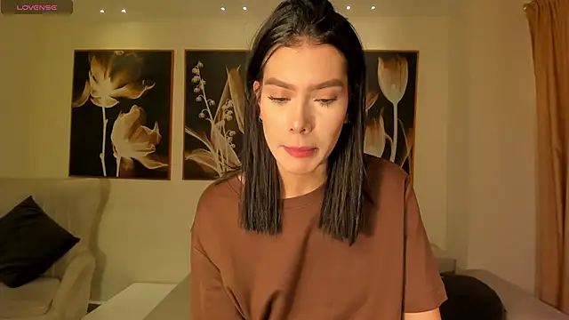 NiaSalvatore online show from 04-19-26, 05:25