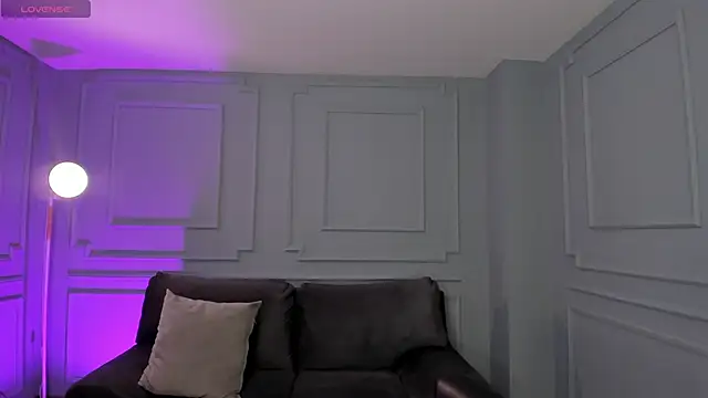 NiaSalvatore online show from 11-26-25, 07:14