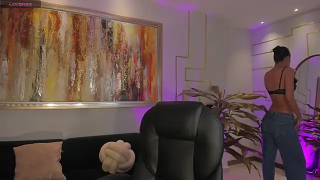 Snapshot of NiaSalvatore chatting on 02-26-26, 03:28 NiaSalvatore online show from 02-26-26, 03:28