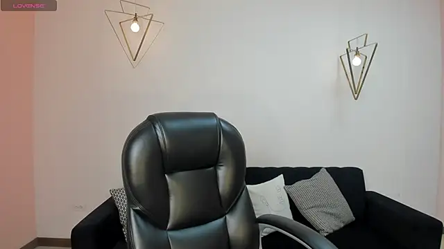 Snapshot of NiaSalvatore chatting on 03-16-25, 11:05 NiaSalvatore online show from 03-16-25, 11:05