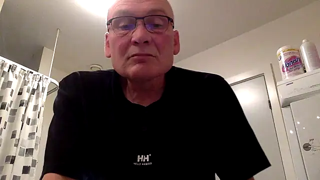 Snapshot of Parleg2 chatting on 07-26-26, 04:25 Parleg2 online show from 07-26-26, 04:25