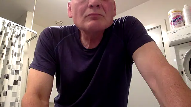 Snapshot of Parleg2 chatting on 07-31-26, 02:58 Parleg2 online show from 07-31-26, 02:58