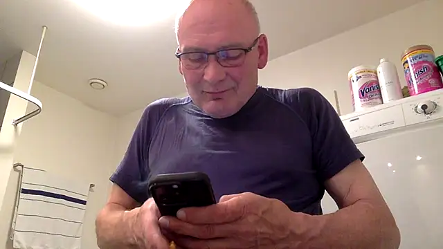 Snapshot of Parleg2 chatting on 06-10-26, 05:47 Parleg2 online show from 06-10-26, 05:47