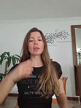 Snapshot of karina_warthon chatting on 06-06-26, 05:40 karina warthon online show from 06-06-26, 05:40