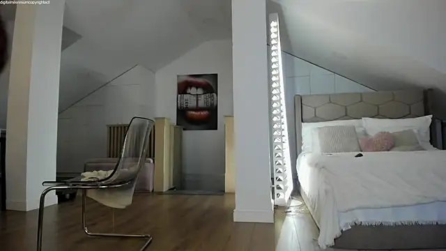 Snapshot of Yourhotqueeen chatting on 10-13-25, 09:38 Yourhotqueeen online show from 10-13-25, 09:38