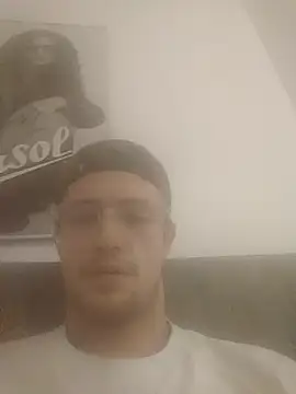 Snapshot of Hessebub chatting on 10-16-25, 05:32 Hessebub online show from 10-16-25, 05:32