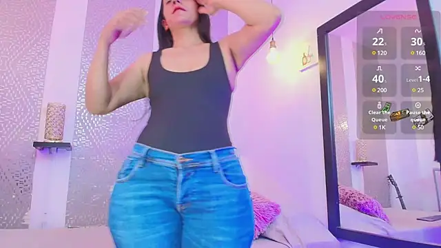 Snapshot of leyli_ass chatting on 03-18-25, 07:33 leyli ass online show from 03-18-25, 07:33