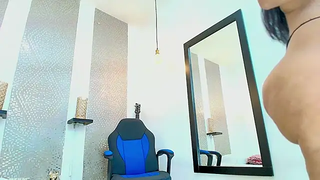 Snapshot of leyli_ass chatting on 01-31-25, 02:15 leyli ass online show from 01-31-25, 02:15