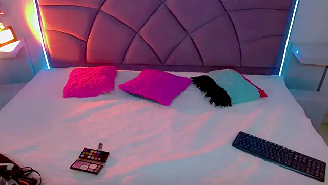 Carolaine01 online show from 10-10-25, 09:04