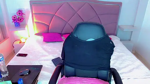 Carolaine01 online show from 10-13-25, 05:47