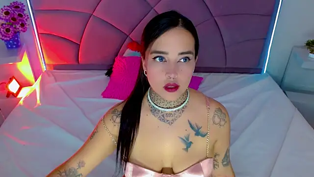 Carolaine01 online show from 09-17-25, 08:00