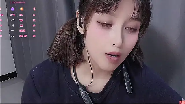 Snapshot of Lucky-xiuxiu chatting on 09-30-25, 02:56 Lucky-xiuxiu online show from 09-30-25, 02:56