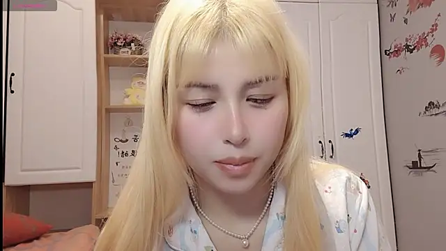 Snapshot of Lucky-xiuxiu chatting on 02-24-25, 05:33 Lucky-xiuxiu online show from 02-24-25, 05:33