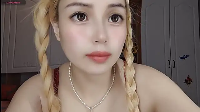 Snapshot of Lucky-xiuxiu chatting on 03-05-25, 02:36 Lucky-xiuxiu online show from 03-05-25, 02:36