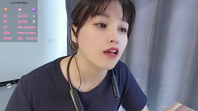 Lucky-xiuxiu online show from 10-25-25, 02:11