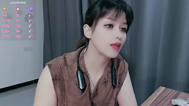 Snapshot of Lucky-xiuxiu chatting on 10-17-25, 01:13 Lucky-xiuxiu online show from 10-17-25, 01:13