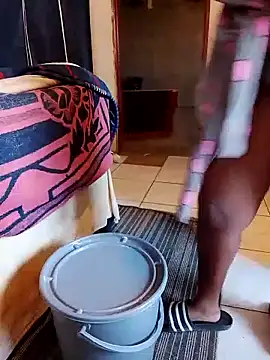 KMbesxxx online show from 09-17-25, 05:20