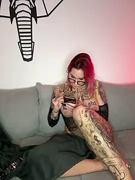 Mia-Fuchs online show from 02-16-25, 11:17