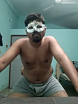 Snapshot of Desi_Heat chatting on 03-05-25, 04:13 Desi Heat online show from 03-05-25, 04:13
