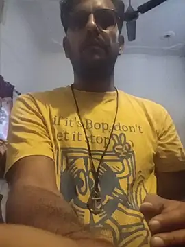 MAGNETICDADDY8 online show from 10-31-25, 08:44