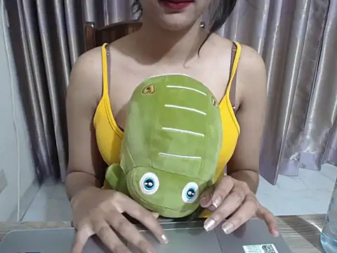 Snapshot of Elena-Cruz chatting on 02-13-25, 05:44 Elena-Cruz online show from 02-13-25, 05:44