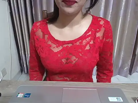 Snapshot of Elena-Cruz chatting on 01-29-25, 05:02 Elena-Cruz online show from 01-29-25, 05:02