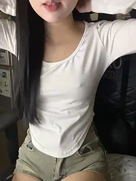 Snapshot of michikami18 chatting on 01-11-25, 02:36 michikami18 online show from 01-11-25, 02:36