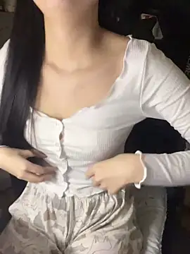 Snapshot of michikami18 chatting on 01-14-25, 02:11 michikami18 online show from 01-14-25, 02:11