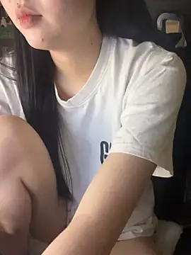 Snapshot of michikami18 chatting on 01-05-25, 06:24 michikami18 online show from 01-05-25, 06:24