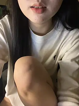 Snapshot of michikami18 chatting on 01-07-25, 03:23 michikami18 online show from 01-07-25, 03:23