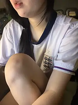 Snapshot of michikami18 chatting on 01-07-25, 07:42 michikami18 online show from 01-07-25, 07:42