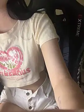 Snapshot of michikami18 chatting on 01-10-25, 06:17 michikami18 online show from 01-10-25, 06:17