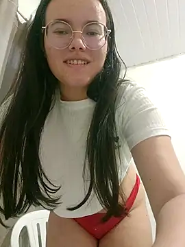 Snapshot of camillebr chatting on 10-19-25, 09:28 camillebr online show from 10-19-25, 09:28