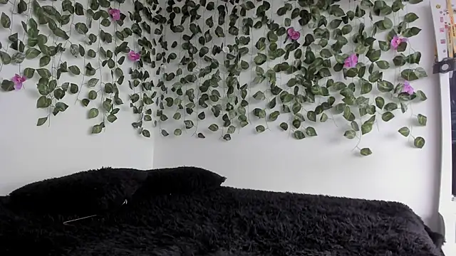 Laurensmith9 online show from 04-08-26, 01:34