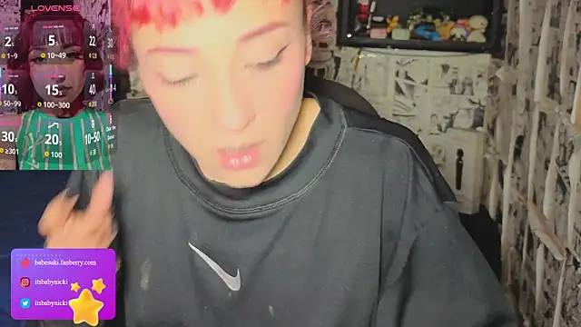 Snapshot of NickiYoung chatting on 05-28-26, 02:12 NickiYoung online show from 05-28-26, 02:12