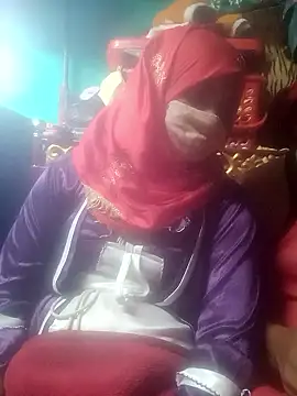 Snapshot of YourHotRandi chatting on 01-10-26, 04:57 YourHotRandi online show from 01-10-26, 04:57