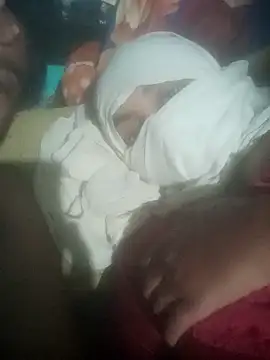 Snapshot of YourHotRandi chatting on 01-06-25, 05:59 YourHotRandi online show from 01-06-25, 05:59